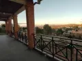 A vendre : une spacieuse villa T9 sur un terrain de 1500 m2 située dans un quartier résidentiel calme à Manazary Ilafy